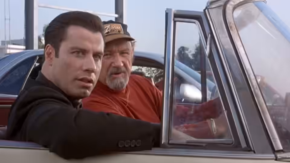 Chili Palmer (John Travolta) and Harry Zimm (Gene Hackman) inside a car