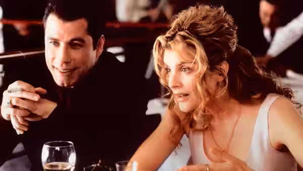 Chili Palmer (John Travolta) and Karen Flores (Rene Russo) at a restaurant table