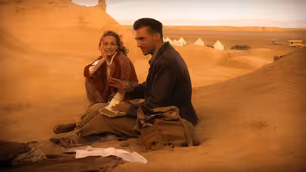 Almásy (Ralph Fiennes) and Katharine Clifton (Kristin Scott Thomas) examine papers together in the desert