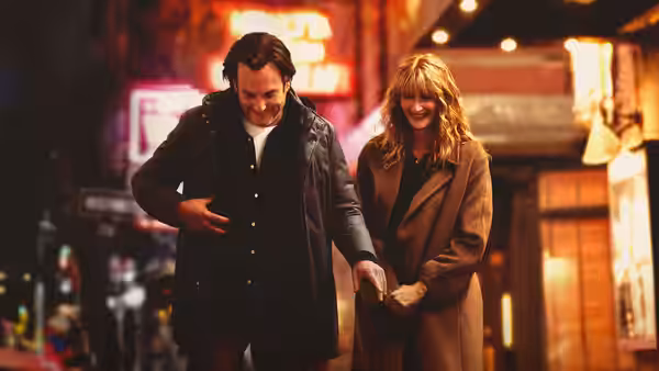 Alex Novak (Will Arnett) and Tess Novak (Laura Dern) walking on a city street