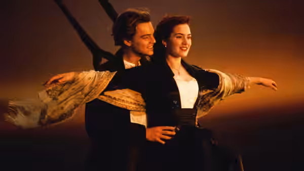 Jack Dawson (Leonardo DiCaprio) and Rose DeWitt Bukater (Kate Winslet) stand at the bow with arms outstretched