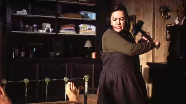 Annie Wilkes (Kathy Bates) swinging a sledgehammer in a bedroom