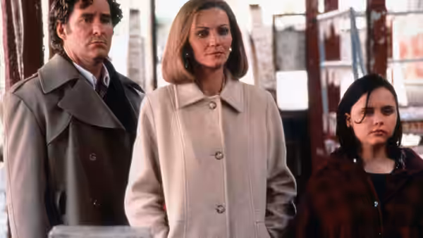 Ben Hood (Kevin Kline) Elena Hood (Joan Allen) and Wendy Hood (Christina Ricci) standing outside