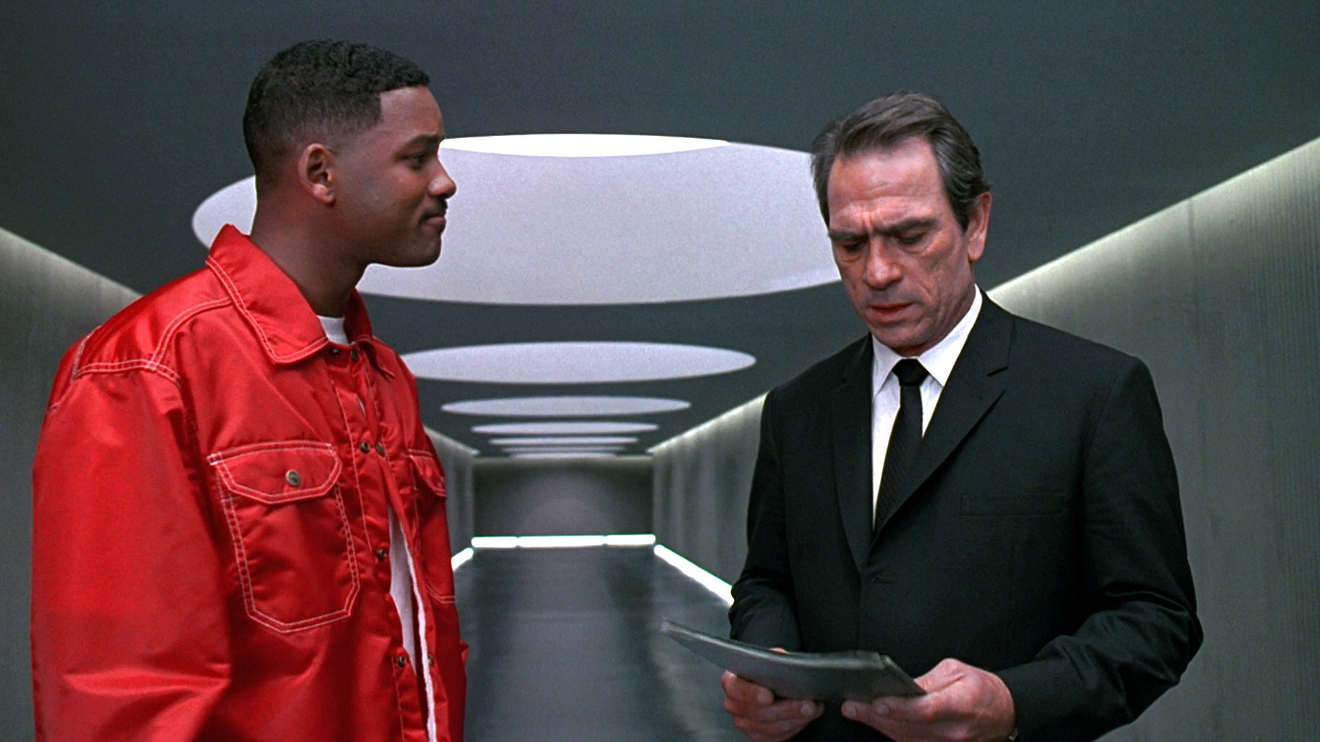 Men in Black, still 3