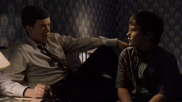 Bill Maplewood (Dylan Baker) speaking to his son Billy on the bed