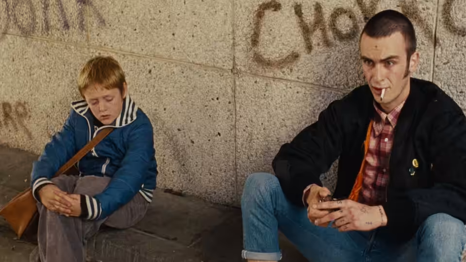 Shaun (Thomas Turgoose) and Combo (Stephen Graham) sitting against a concrete wall