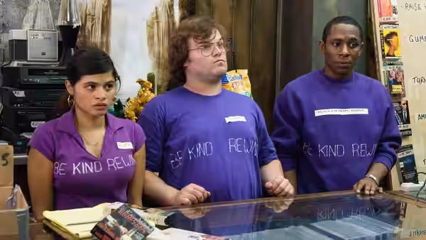 Alma (Melonie Díaz), Jerry (Jack Black) and Mike (Yasiin Bey) behind the store counter