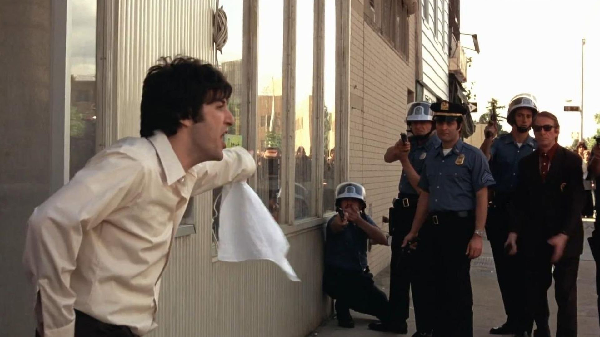 Dog Day Afternoon, still 4