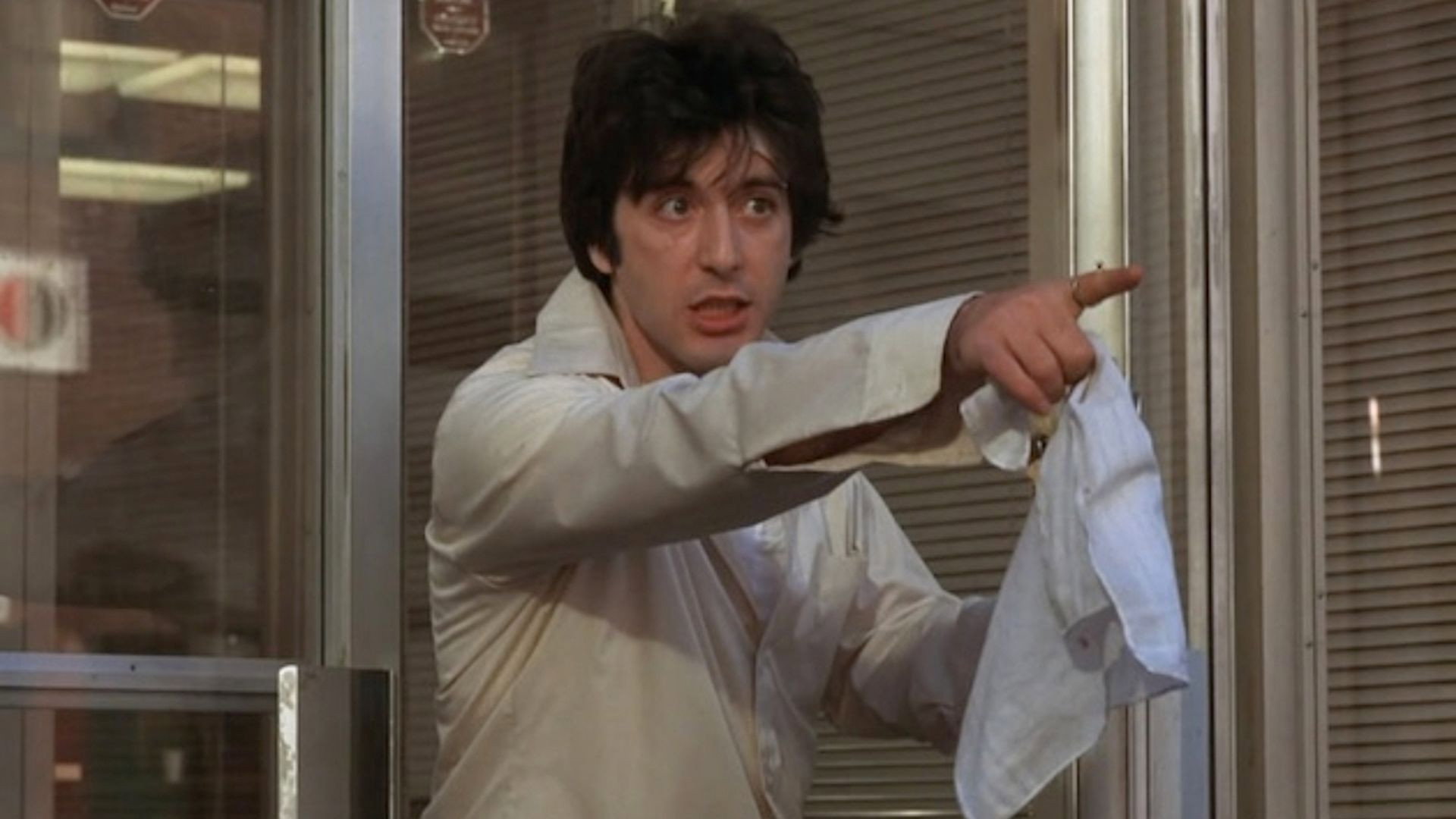 Dog Day Afternoon, still 3