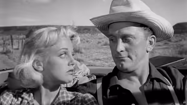 Lorraine (Jan Sterling) and Charles Tatum (Kirk Douglas) in conversation inside a car