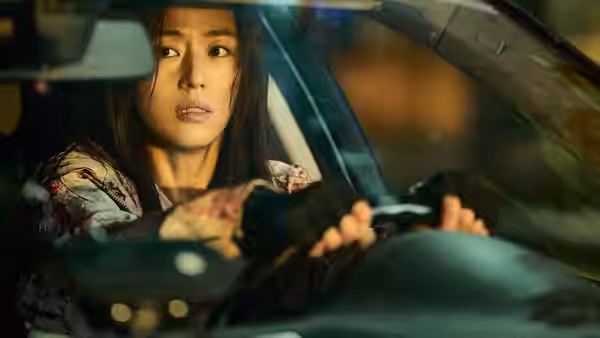 Kwon Se-jeong (Gianna Jun) gripping the wheel inside a car