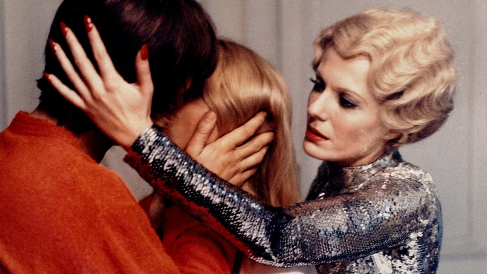 Daughters of Darkness, still 2