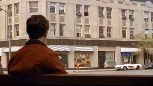 Conrad Jarrett (Timothy Hutton) seen from behind on a city street
