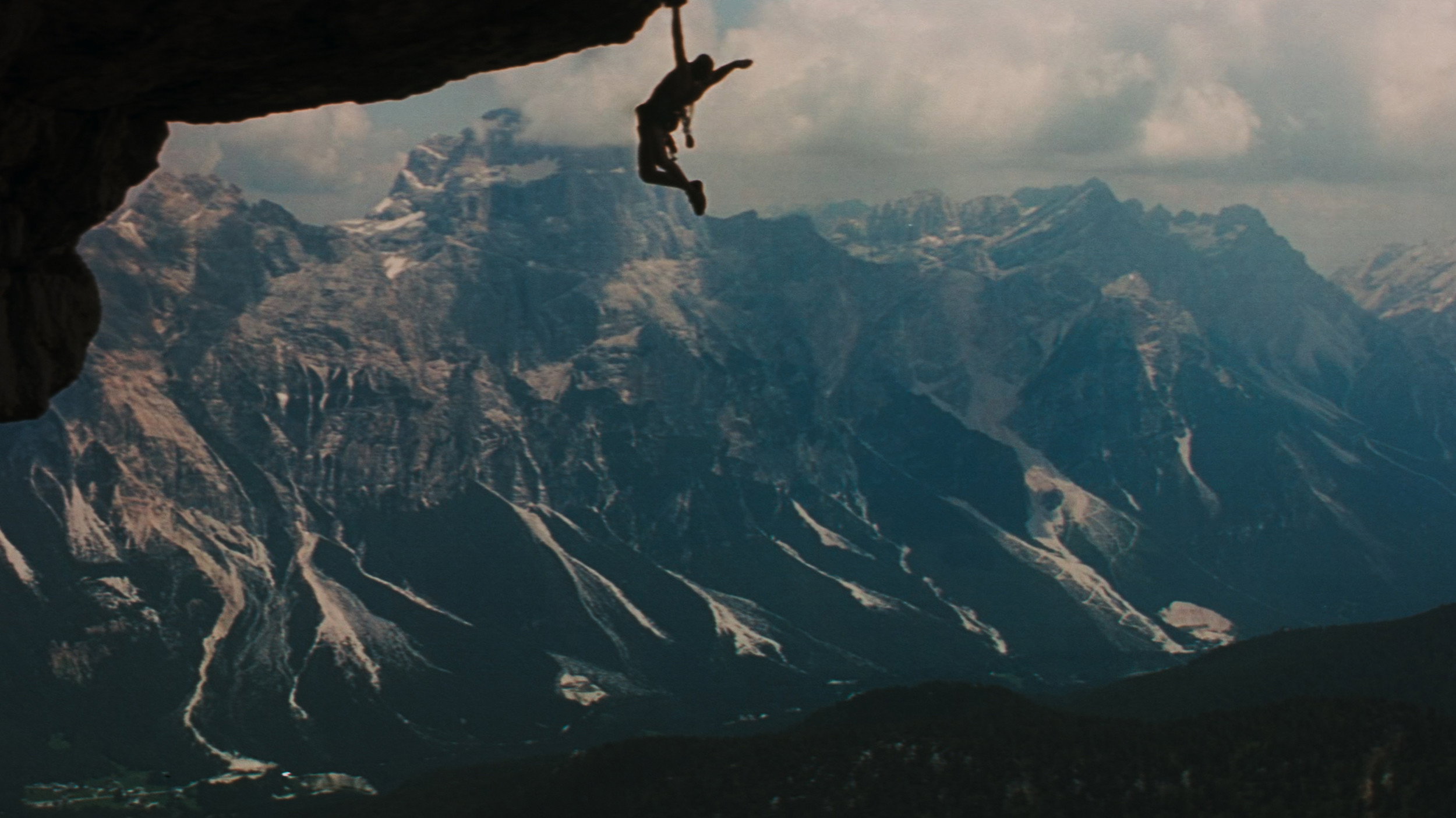Cliffhanger, still 6