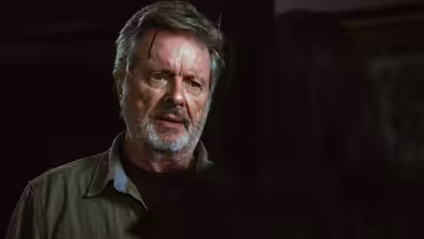 Charles Knight (Ian Ogilvy) with a forehead wound speaking to a woman