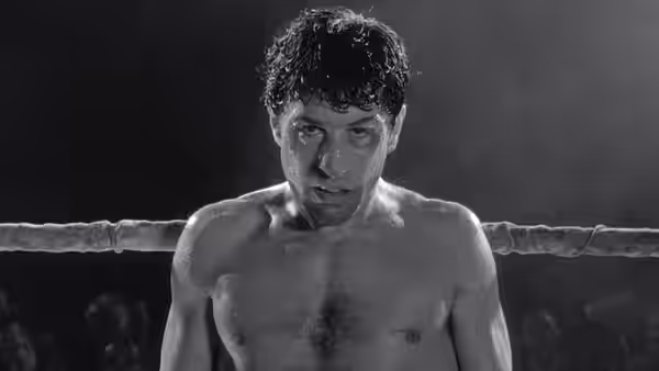 Jake LaMotta (Robert De Niro) with a focused expression in the ring
