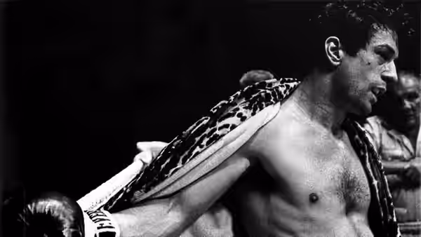 Jake LaMotta (Robert De Niro) with a towel over his shoulders
