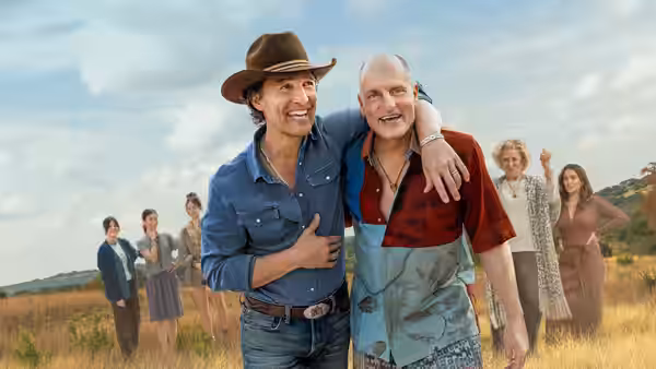 Matthew McConaughey (Matthew McConaughey) and Woody Harrelson (Woody Harrelson) stand arm in arm in a field