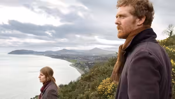 Guy (Glen Hansard) and Girl (Markéta Irglová) standing on a cliff above the sea