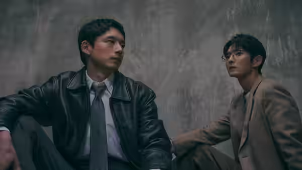 Toshiro Niide (Kentaro Sakaguchi) and Han Ki-joo (Lee Joon-gi) seated against a concrete wall