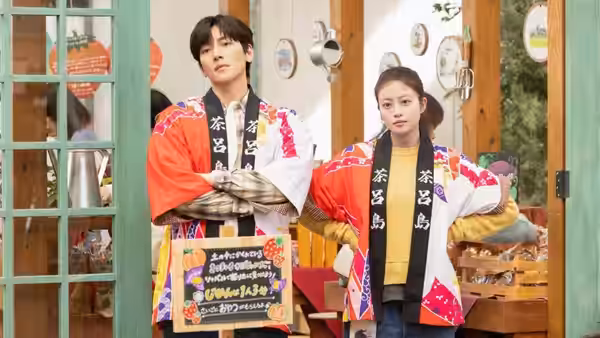 Lee Yu-bin (Ji Chang-wook) and Shirahama Karin (Mio Imada) stand outside a shop in matching festival coats