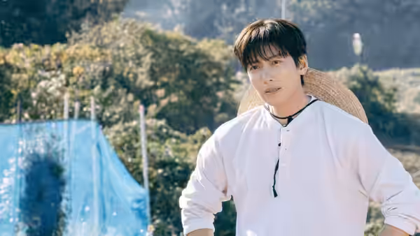 Lee Yu-bin (Ji Chang-wook) standing in a farm field wearing a white shirt