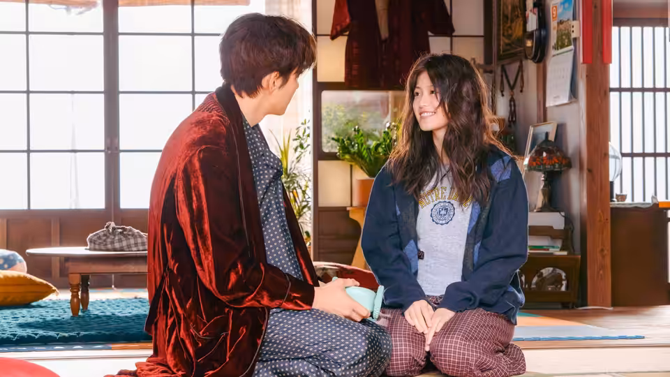 Lee Yu-bin (Ji Chang-wook) and Shirahama Karin (Mio Imada) kneel facing each other in a traditional room