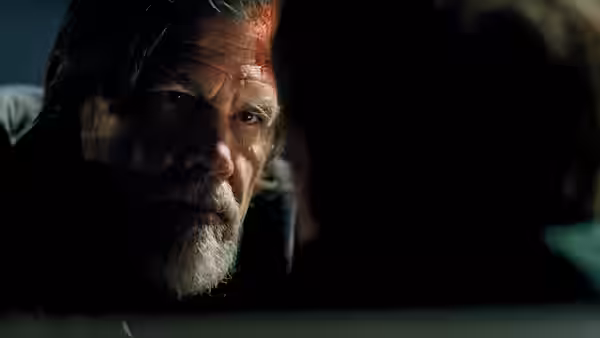 Mitt Gardiner (Josh Brolin) with a forehead wound looking intently