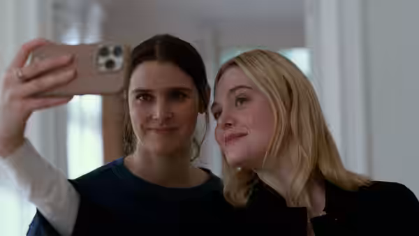 Nora Borg (Renate Reinsve) and Rachel Kemp (Elle Fanning) taking a selfie together