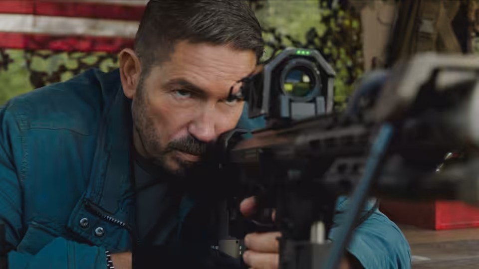 Henry 'Fitz' Fitzgerald (Jim Caviezel) aiming a scoped rifle