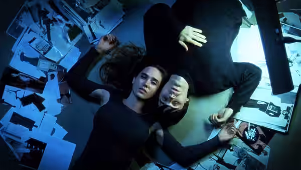 Marion Silver (Jennifer Connelly) and Harry Goldfarb (Jared Leto) lying on a cluttered floor