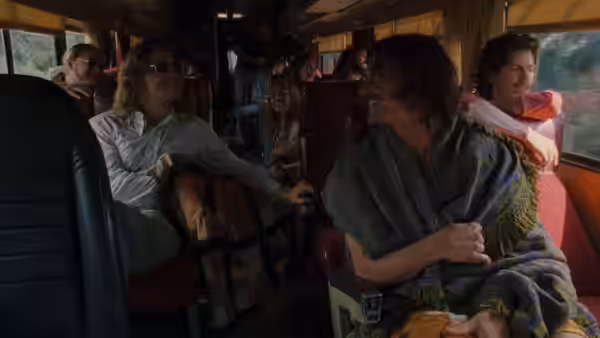 Russell Hammond (Billy Crudup) and Jeff Bebe (Jason Lee) on the tour bus