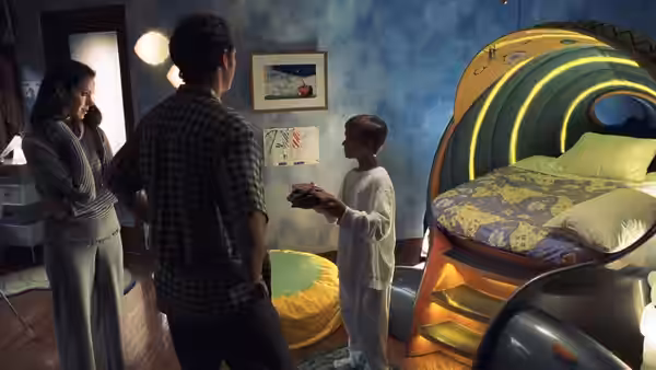 Monica (Frances O'Connor) and Henry (Sam Robards) watch David (Haley Joel Osment) in his bedroom