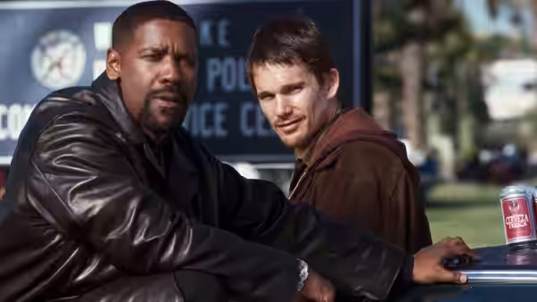 Alonzo (Denzel Washington) and Jake (Ethan Hawke) leaning on a car