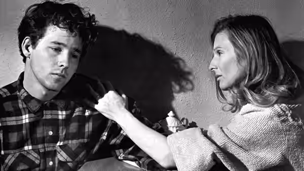 Sonny Crawford (Timothy Bottoms) and Ruth Popper (Cloris Leachman) sit together indoors