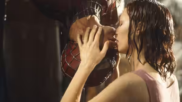 Spider-Man kissing Mary Jane Watson (Kirsten Dunst) while hanging upside down
