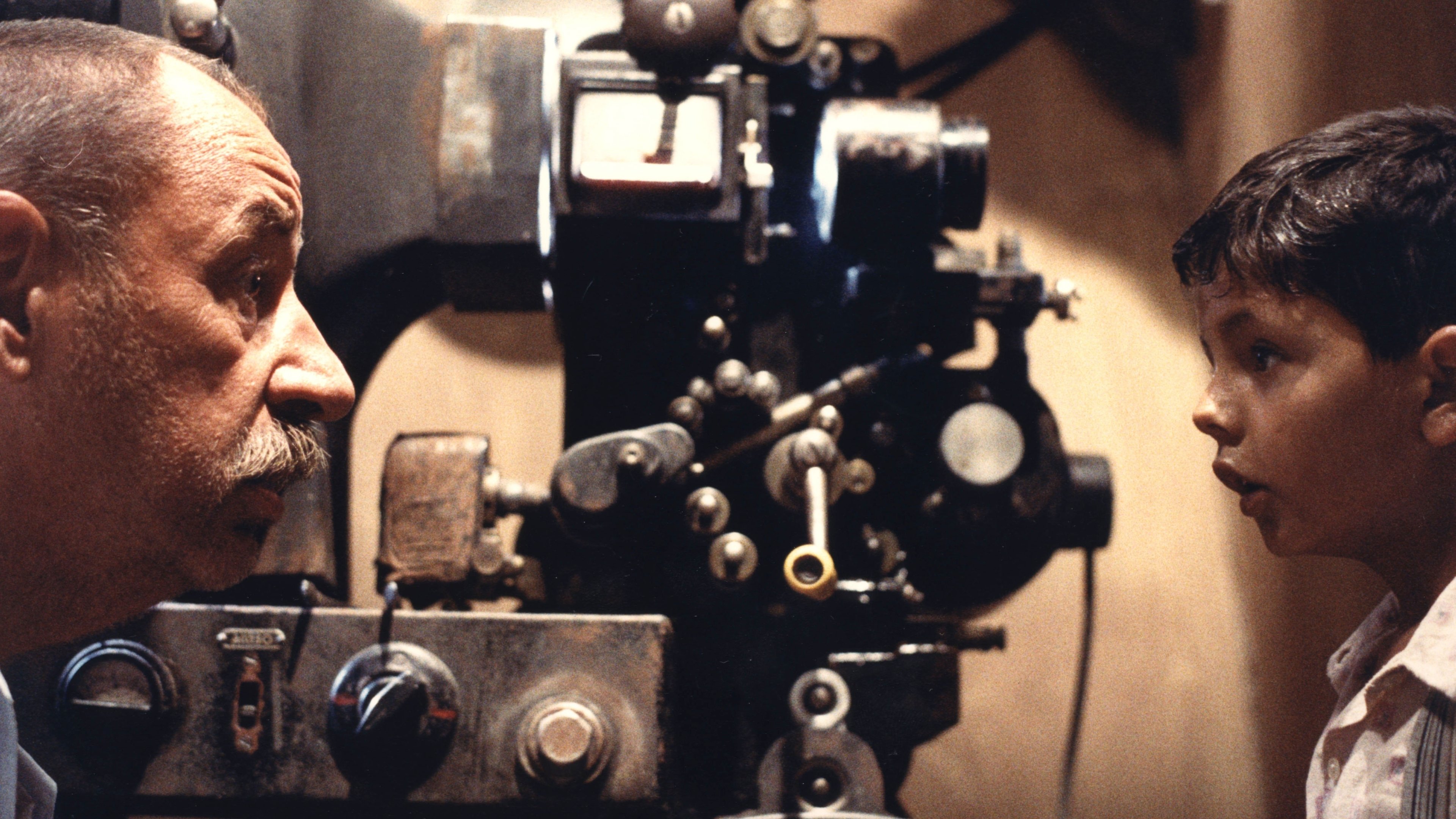 Cinema Paradiso, still 2