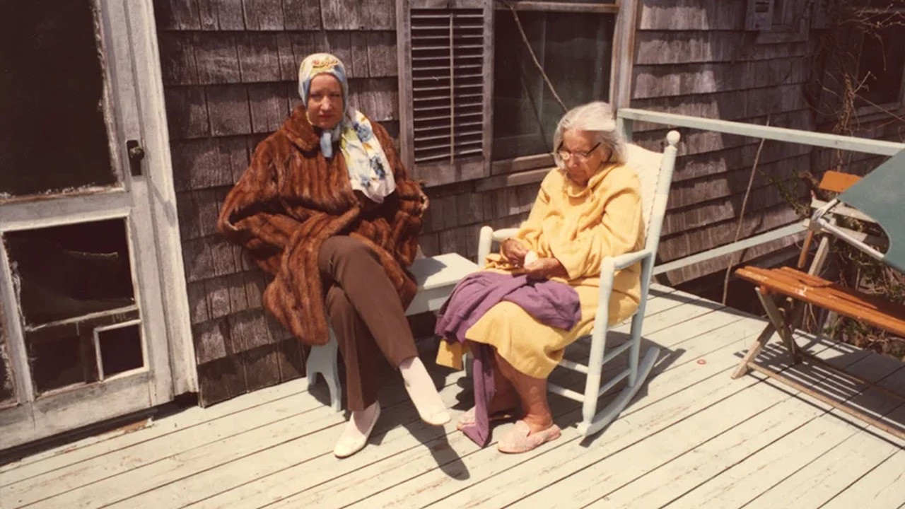 Grey Gardens, still 4