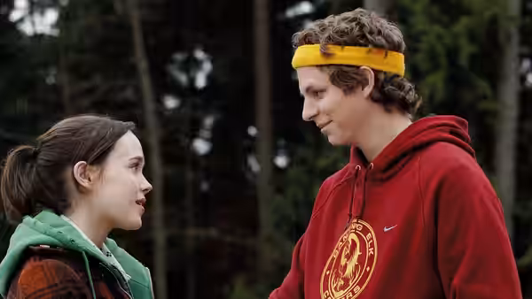 Juno (Elliot Page) facing Paulie Bleeker (Michael Cera) in a wooded area