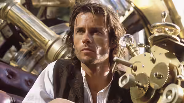 Alexander Hartdegen (Guy Pearce) studies the machinery of his time machine