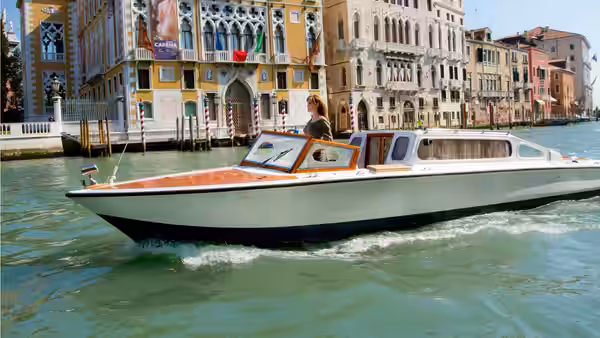 Frank Tupelo (Johnny Depp) steers a speedboat along Venice's Grand Canal