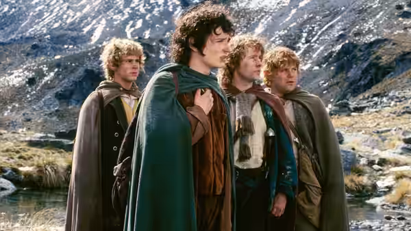 Frodo (Elijah Wood) Sam Merry and Pippin standing in the mountains