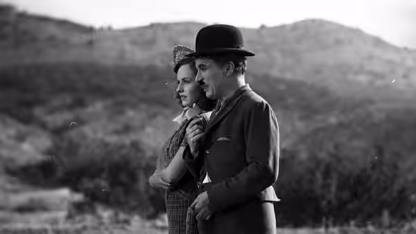 The Tramp (Charlie Chaplin) and A Gamin embracing in the countryside