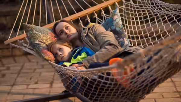 Ma (Brie Larson) and Jack (Jacob Tremblay) lying together in a hammock