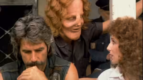 Gar (Sam Elliott) looks down as Babe (Micole Mercurio) speaks with Rusty Dennis (Cher)