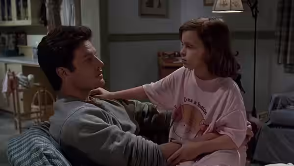 Louis Creed (Dale Midkiff) sits with Ellie Creed (Blaze Berdahl) on his lap at home