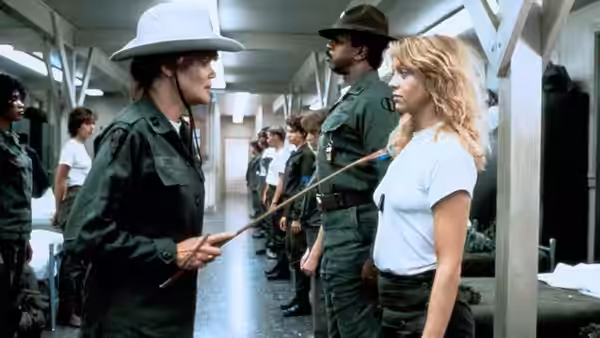 Capt. Doreen Lewis (Eileen Brennan) confronts Judy Benjamin (Goldie Hawn) in a barracks corridor