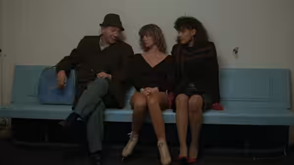 Jake Mawby (Ron Karabatsos), Jeanie Szabo (Sunny Johnson), and Alex Owens (Jennifer Beals) sit together on a bench