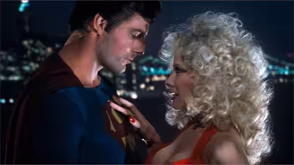 Lorelei Ambrosia (Pamela Stephenson) touches Superman’s chest at night