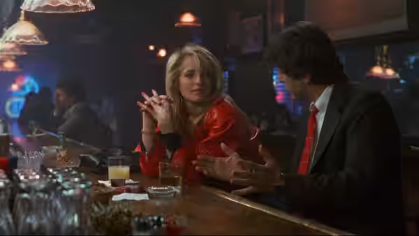 Helen Cruger (Ellen Barkin) and Frank Keller (Al Pacino) talk at a bar